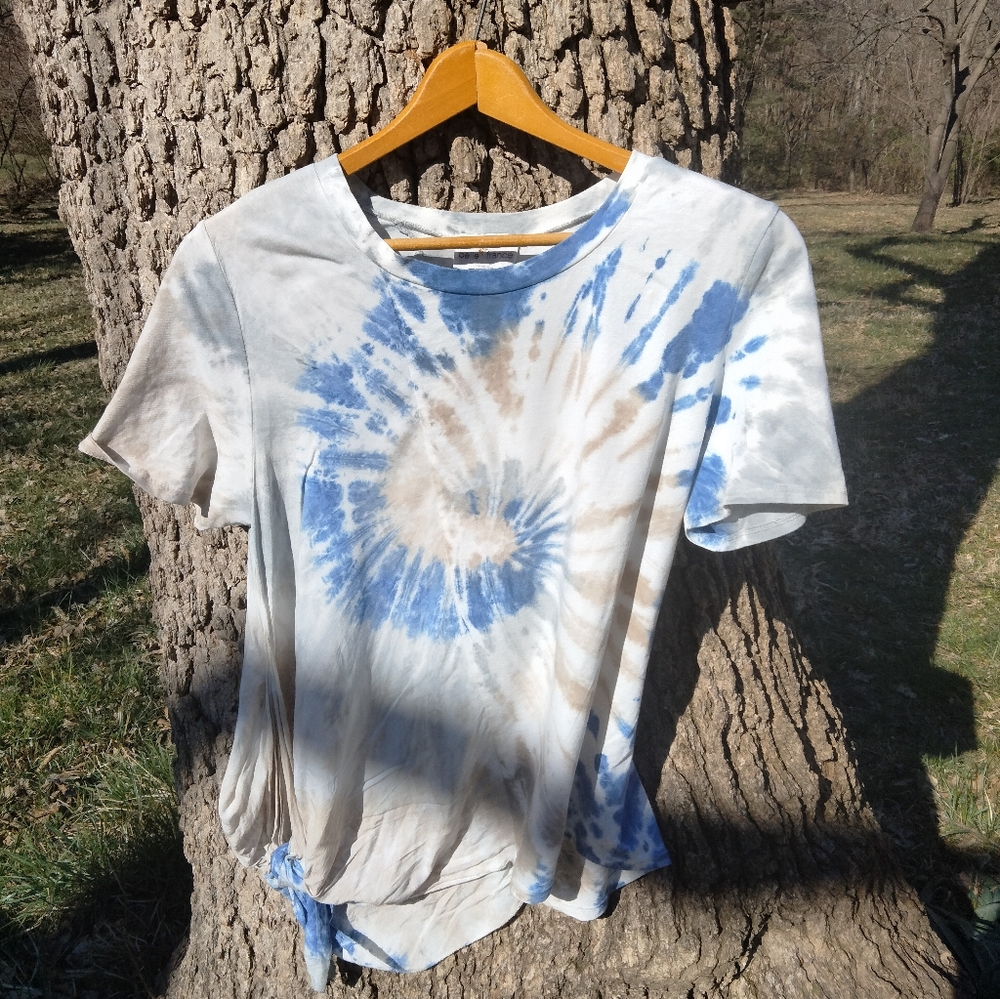 ⬇️Price Drop!⬇️ Belle france side tie T-shirt in size S